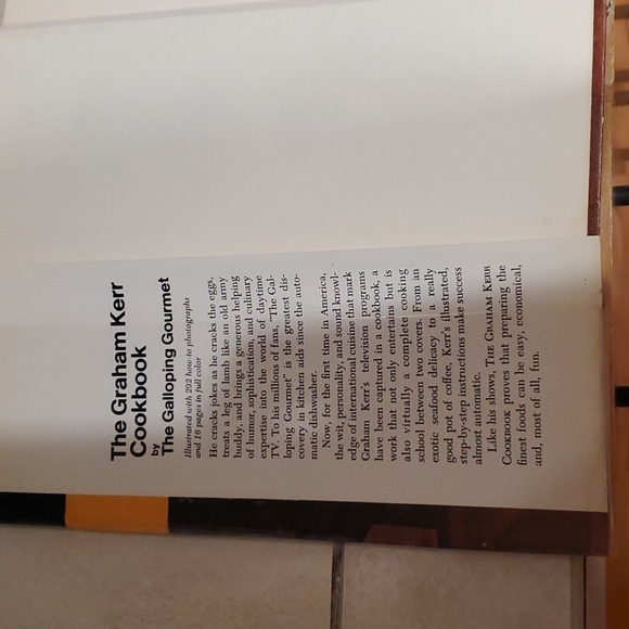 Vintage Graham Kerr Hardcover Cookbook The Galloping Gourmet - Picture 3 of 4